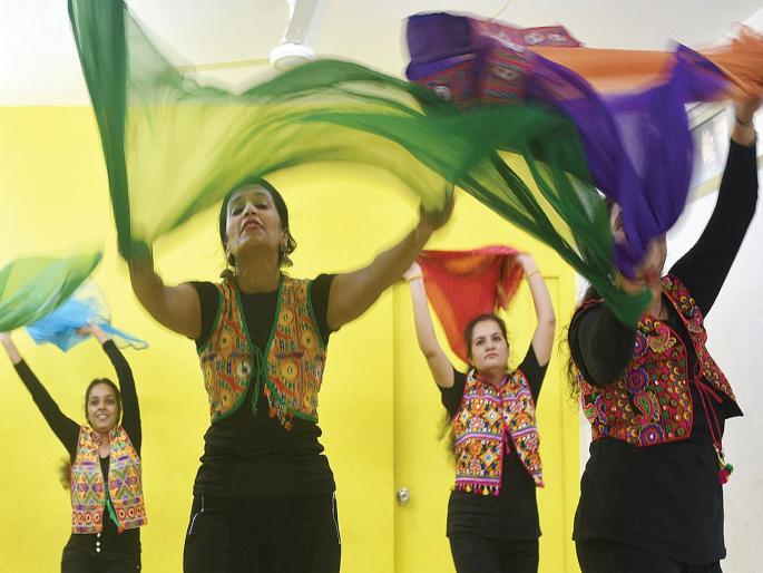 Do a 'Scarf Workout' for 'Fit India' | ‘फिट इंडिया’करिता ‘दुपट्टा वर्कआउट’ गरबा