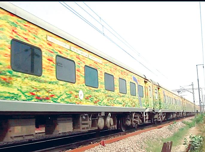 If you get a coach, Duranto runs every day | कोच मिळाल्यास दररोज धावणार दुरांतो If you get a coach, Duranto runs every day | कोच मिळाल्यास दररोज धावणार दुरांतो