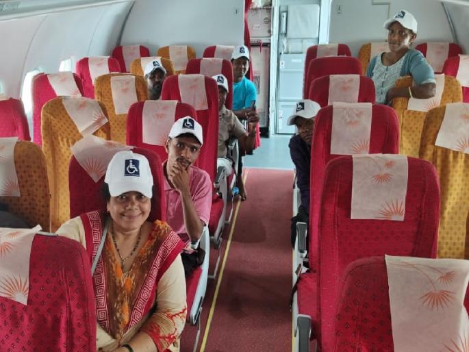 Durga Shakti Sanstha in Ratnagiri arranged air travel for the disabled | ..अन् दिव्यांगांनी घेतली गगनभरारी, दुर्गाशक्ती संस्थेने घडवून आणला विमान प्रवास Durga Shakti Sanstha in Ratnagiri arranged air travel for the disabled | ..अन् दिव्यांगांनी घेतली गगनभरारी, दुर्गाशक्ती संस्थेने घडवून आणला विमान प्रवास