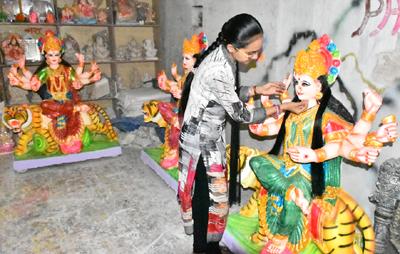 This year Diamond decoration focuses attention | यंदा डायमंड सजावट वेधतेय लक्ष This year Diamond decoration focuses attention | यंदा डायमंड सजावट वेधतेय लक्ष