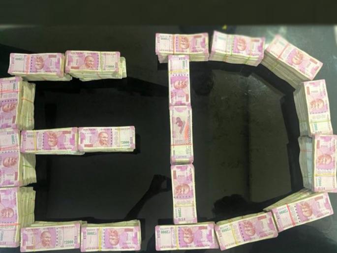 During raids at the residential and business premises of gangster Suresh Jagubhai Patel and his accomplices in Gujarat, ED seized cash worth Rs 1.62 crore | Suresh Jagubhai Patel: ईडीच्या छापेमारीत मिळाली 'बक्कळ' संपत्ती; नोटा आणि रक्कम पाहून अधिकारीही अवाक्  During raids at the residential and business premises of gangster Suresh Jagubhai Patel and his accomplices in Gujarat, ED seized cash worth Rs 1.62 crore | Suresh Jagubhai Patel: ईडीच्या छापेमारीत मिळाली 'बक्कळ' संपत्ती; नोटा आणि रक्कम पाहून अधिकारीही अवाक्