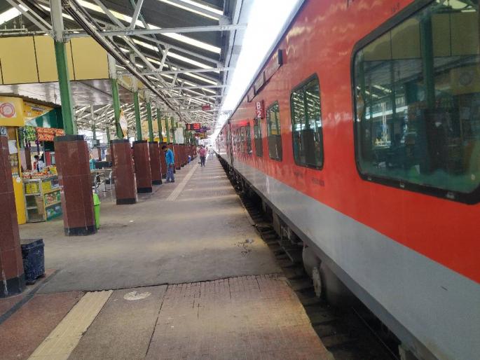 duronto AC of Nagpur-Mumbai Duronto Express will be extended | नागपूर-मुंबई दुरंतो एक्स्प्रेसच्या थर्ड एसी वाढणार; प्रवाशांच्या मागणीमुळे निर्णय duronto AC of Nagpur-Mumbai Duronto Express will be extended | नागपूर-मुंबई दुरंतो एक्स्प्रेसच्या थर्ड एसी वाढणार; प्रवाशांच्या मागणीमुळे निर्णय