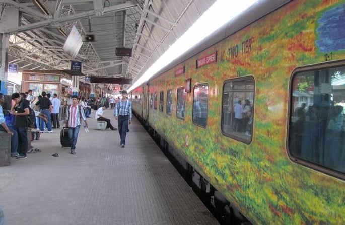 Millions of cash including silver seized from Duronto | 'दुरोंतो'मधून चांदीसह लाखोंची रोकड जप्त