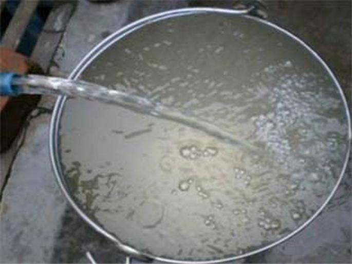 Irregular use of 'bleaching powder' in Nandurbar | नंदुरबारात ‘ब्लिचिंग पावडर’चा अनियमित वापर Irregular use of 'bleaching powder' in Nandurbar | नंदुरबारात ‘ब्लिचिंग पावडर’चा अनियमित वापर