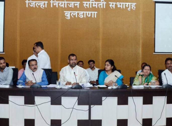 Submit Mandatory Report of Talukas - Agriculture Minister's Directive | दुष्काळ निकषात न नसलेल्या तालुक्यांचा मंडळनिहाय अहवाल सादर करा - कृषी राज्यमंत्र्यांचे निर्देश Submit Mandatory Report of Talukas - Agriculture Minister's Directive | दुष्काळ निकषात न नसलेल्या तालुक्यांचा मंडळनिहाय अहवाल सादर करा - कृषी राज्यमंत्र्यांचे निर्देश