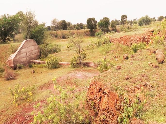 Drought in Marathwada: Should go to Belapur with a pact, leave the village permanently? | Drought In Marathwada : कोयता घेऊन बेलापूरला जावं की, गावंच कायमचं सोडावं? Drought in Marathwada: Should go to Belapur with a pact, leave the village permanently? | Drought In Marathwada : कोयता घेऊन बेलापूरला जावं की, गावंच कायमचं सोडावं?