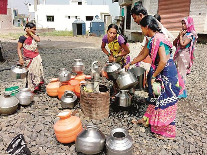 Maharashtra trapped in droughts dark shadow | दुष्काळाचे कालचक्र सोडेना महाराष्ट्राची पाठ Maharashtra trapped in droughts dark shadow | दुष्काळाचे कालचक्र सोडेना महाराष्ट्राची पाठ