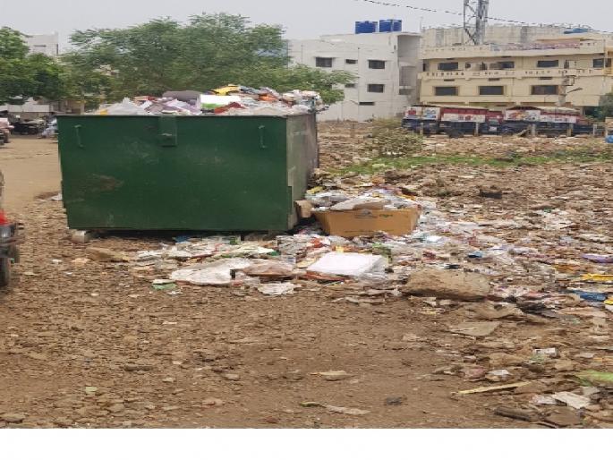 Garbage waste in Hingoli is taking place in garbage | हिंगोलीत जैविक कचराही टाकताहेत कचराकुंडीतच