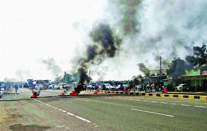 Hinganghat Burnt Case : some people provide tribute | Hinganghat Burnt Case : महाराष्ट्रभर आक्रोश आणि संताप