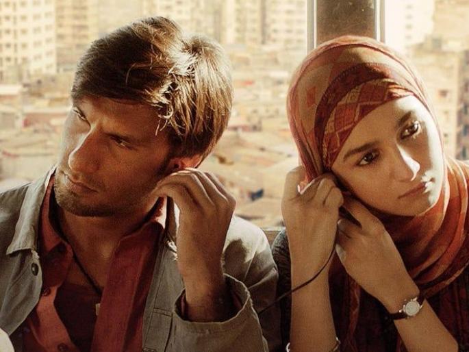 ranveer singh alia bhatt starrer gully boy new posters out | रणवीर सिंग, आलिया भट्टच्या ‘गली ब्वॉय’चा फर्स्ट लूक तुम्ही पाहिलात? ranveer singh alia bhatt starrer gully boy new posters out | रणवीर सिंग, आलिया भट्टच्या ‘गली ब्वॉय’चा फर्स्ट लूक तुम्ही पाहिलात?