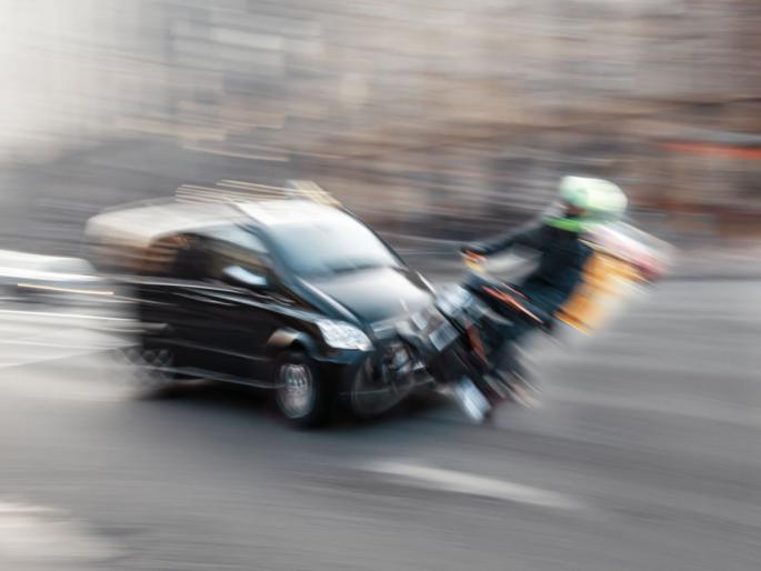 'Hit and Run' on Bandra-Worli Sea link; Constable injured, PSI narrowly escapes | वांद्रे-वरळी सागरी सेतूवर ‘हिट अँड रन’; कॉन्स्टेबल जखमी, पीएसआय थोडक्यात बचावले 'Hit and Run' on Bandra-Worli Sea link; Constable injured, PSI narrowly escapes | वांद्रे-वरळी सागरी सेतूवर ‘हिट अँड रन’; कॉन्स्टेबल जखमी, पीएसआय थोडक्यात बचावले