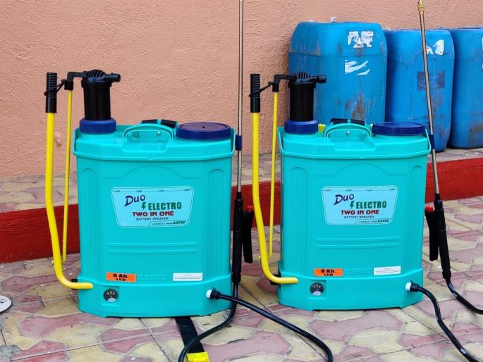 CoronaVirus celebrating the girl's birthday not celebrated; gave 2 Cleaning machine | CoronaVirus मुलीचा वाढदिवस साजरा केला नाही; पालिकेला भेट दिली २ स्वच्छता मशीन CoronaVirus celebrating the girl's birthday not celebrated; gave 2 Cleaning machine | CoronaVirus मुलीचा वाढदिवस साजरा केला नाही; पालिकेला भेट दिली २ स्वच्छता मशीन