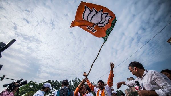 Who dominates the Dahanu assembly constituency? | डहाणू विधानसभा मतदारसंघावर वर्चस्व कोणाचे? Who dominates the Dahanu assembly constituency? | डहाणू विधानसभा मतदारसंघावर वर्चस्व कोणाचे?