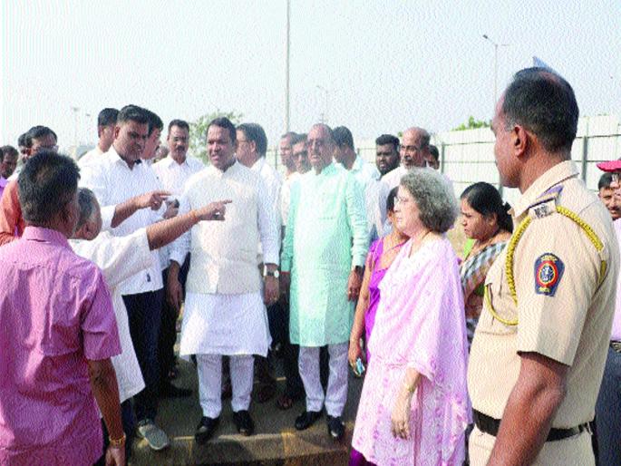 Khandeshwar Home Plan oppose row, MP visits | खांदेश्वर गृहप्रकल्पाची खासदारांकडून पाहणी Khandeshwar Home Plan oppose row, MP visits | खांदेश्वर गृहप्रकल्पाची खासदारांकडून पाहणी