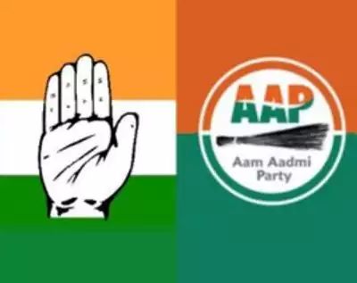 Congress looses voting that going to 'AAP' candidates | काँग्रेसला कमी झालेले मतदान पडले ‘आप’ उमेदवारांच्या पथ्यावर Congress looses voting that going to 'AAP' candidates | काँग्रेसला कमी झालेले मतदान पडले ‘आप’ उमेदवारांच्या पथ्यावर