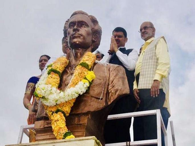 Anna Bhau will take the lead in making films on stocks - CM | अण्णाभाऊ साठेंवरील चित्रपटासाठी पुढाकार घेणार - मुख्यमंत्री Anna Bhau will take the lead in making films on stocks - CM | अण्णाभाऊ साठेंवरील चित्रपटासाठी पुढाकार घेणार - मुख्यमंत्री