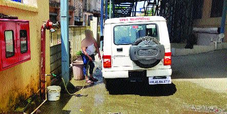 Phadke Theater becomes a car washing center | फडके नाट्यगृह बनले कार वॉशिंग सेंटर