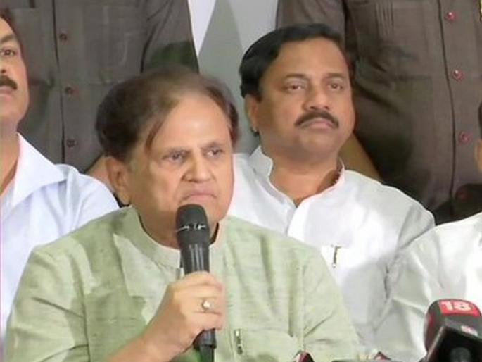 Maharashtra Election 2019: First let us decide, then will think about Shiv Sena; Ahmed Patel's statement | महाराष्ट्र निवडणूक 2019: आधी आमचं ठरू दे, मग शिवसेनेबाबत विचार करू; अहमद पटेल यांचं सूचक विधान Maharashtra Election 2019: First let us decide, then will think about Shiv Sena; Ahmed Patel's statement | महाराष्ट्र निवडणूक 2019: आधी आमचं ठरू दे, मग शिवसेनेबाबत विचार करू; अहमद पटेल यांचं सूचक विधान