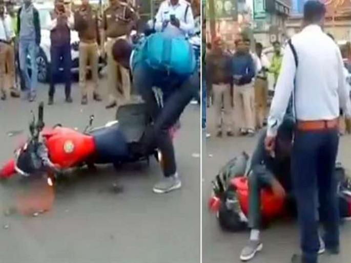 Video: Police fined on not wearing a helmet; The young man threw the bike on road | Video: पोलिसांनी हेल्मेट न घातल्याचे चलन फाडले; तरुणाने बाईकच फोडली Video: Police fined on not wearing a helmet; The young man threw the bike on road | Video: पोलिसांनी हेल्मेट न घातल्याचे चलन फाडले; तरुणाने बाईकच फोडली