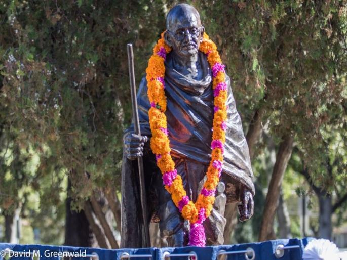 Shocking! Demolition of Mahatma Gandhi statue gifted by government of India in US | धक्कादायक! मोदी सरकारने भेट दिलेल्या महात्मा गांधींच्या पुतळ्याची अमेरिकेत तोडफोड Shocking! Demolition of Mahatma Gandhi statue gifted by government of India in US | धक्कादायक! मोदी सरकारने भेट दिलेल्या महात्मा गांधींच्या पुतळ्याची अमेरिकेत तोडफोड