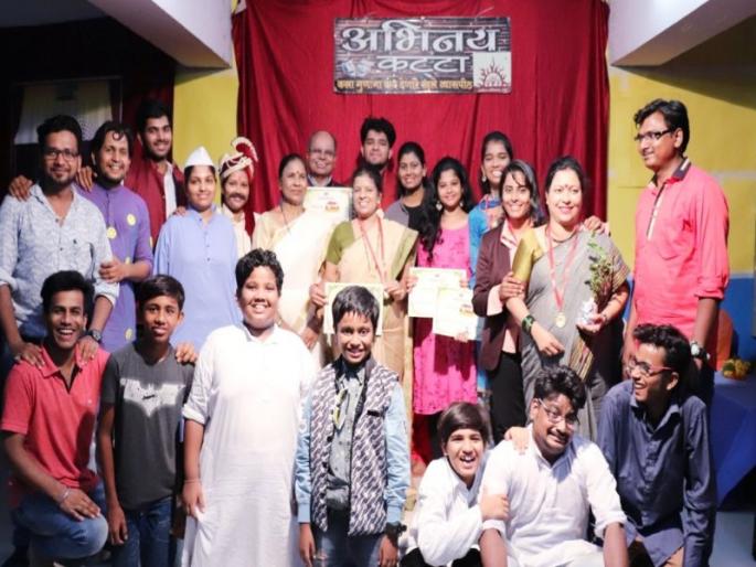 Presented by the holographic quote on various social issues related to acting | अभिनय कट्ट्यावर विविध सामाजिक राजकीय विषयांवर भाष्य करणाऱ्या स्वलिखित द्वीपात्री सादर Presented by the holographic quote on various social issues related to acting | अभिनय कट्ट्यावर विविध सामाजिक राजकीय विषयांवर भाष्य करणाऱ्या स्वलिखित द्वीपात्री सादर