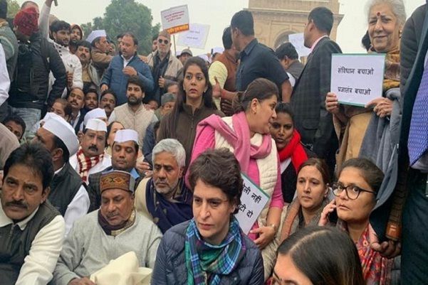 agitation against citizenship laws nationwide | नागरिकत्व कायद्याविरोधाचे लोण देशभर