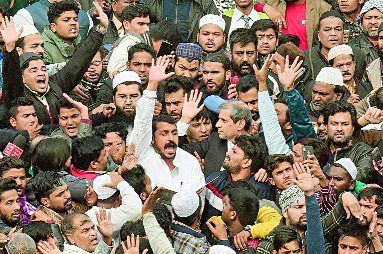 Bhim Army's strong demonstrations in Delhi | भीम आर्मीची दिल्लीत जोरदार निदर्शने Bhim Army's strong demonstrations in Delhi | भीम आर्मीची दिल्लीत जोरदार निदर्शने