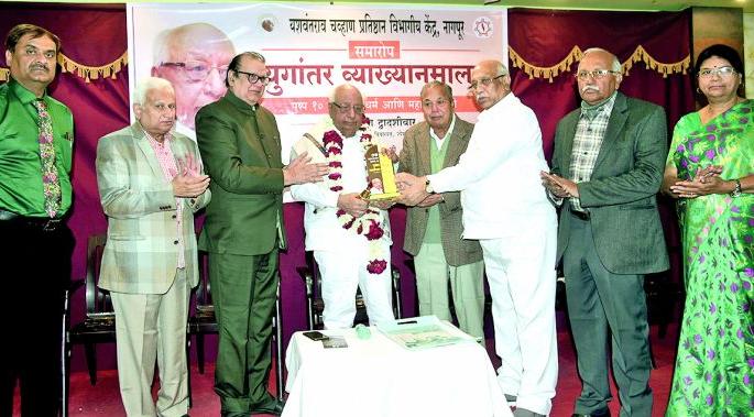 Gandhi's religion was not in the temple but in the masses: Suresh Dwadashiwar | गांधींचा धर्म पूजाघरात नव्हे, तर जनतेत होता : सुरेश द्वादशीवार