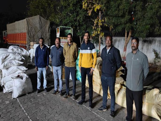 Smuggling from abroad, 1605 kg of aromatic tobacco worth 30.70 lakhs, Gutkha seized | परराज्यातून तस्करी, ३०.७० लाखांचा १६०५ किलो सुगंधित तंबाखू, गुटखा जप्त Smuggling from abroad, 1605 kg of aromatic tobacco worth 30.70 lakhs, Gutkha seized | परराज्यातून तस्करी, ३०.७० लाखांचा १६०५ किलो सुगंधित तंबाखू, गुटखा जप्त