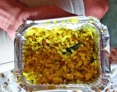 Complaints about food at the Covid Center in Mulund | मुलुंड येथील कोविड सेंटरमध्ये अन्नाविषयी तक्रारी Complaints about food at the Covid Center in Mulund | मुलुंड येथील कोविड सेंटरमध्ये अन्नाविषयी तक्रारी