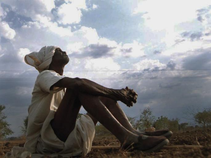 Sowing on 6.50 lakh hectares stopped; Farmers waiting for rain | भिजव पांडुरंगा तहानलेले रान रे... शेतकऱ्यांची आर्जव