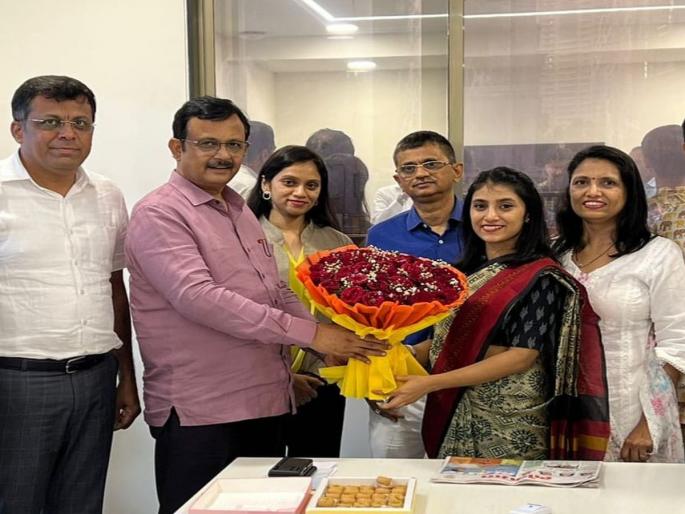 Bandages tied to prevent injury to the hand from writing papers; An experience shared by Kashmira Sankhe UPSC topper of maharashtra | पेपर लिहून हाताला जखमा होऊ नये याकरिता बांधले बँडेज; कश्मिरा संखे यांनी सांगितला अनुभव Bandages tied to prevent injury to the hand from writing papers; An experience shared by Kashmira Sankhe UPSC topper of maharashtra | पेपर लिहून हाताला जखमा होऊ नये याकरिता बांधले बँडेज; कश्मिरा संखे यांनी सांगितला अनुभव