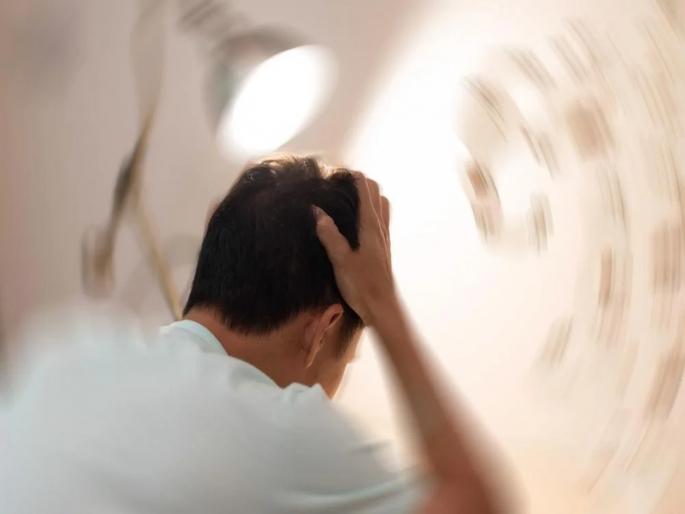 Person dies due to dizziness and collapse in Solapur | चक्कर आली निमित्त झालं अन् त्या बिचाऱ्याचा कायमचा श्वास हरपला Person dies due to dizziness and collapse in Solapur | चक्कर आली निमित्त झालं अन् त्या बिचाऱ्याचा कायमचा श्वास हरपला