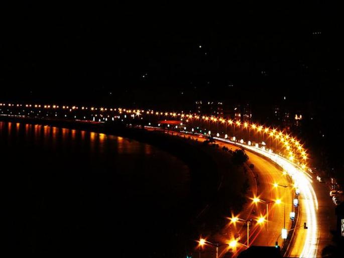 Shiv Sena breaks Rani's chain on Marine Lines for Coastal Road | कोस्टल रोडसाठी मरीन लाइन्सवरील राणीची माळ शिवसेनेने तोडली Shiv Sena breaks Rani's chain on Marine Lines for Coastal Road | कोस्टल रोडसाठी मरीन लाइन्सवरील राणीची माळ शिवसेनेने तोडली