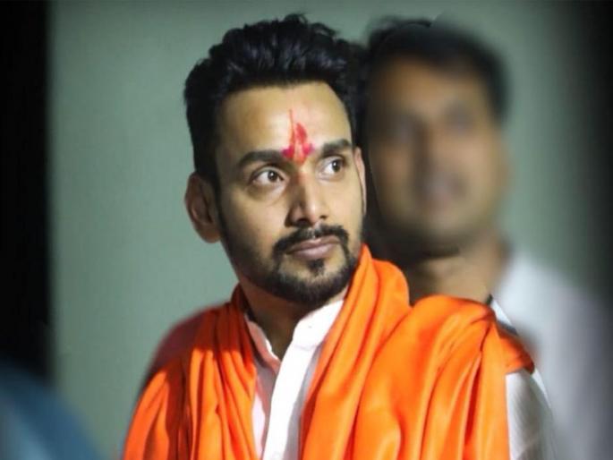 will see Karnataka fire bullets on our chest; warning of Shiv Sena to karnataka navnirman sena | कर्नाटकच्या गोळ्या कमी पडतात की आमची छाती बघूच; शिवसेनेचा कनसेला इशारा will see Karnataka fire bullets on our chest; warning of Shiv Sena to karnataka navnirman sena | कर्नाटकच्या गोळ्या कमी पडतात की आमची छाती बघूच; शिवसेनेचा कनसेला इशारा