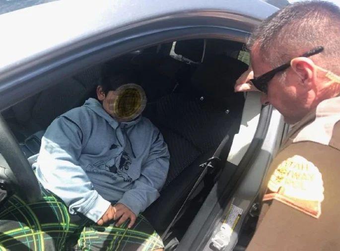 Nadkhula ...! 5 years old boy left home to buy Lamborghini driving with SUV hrb | नादखुळा...! वय वर्ष ५ अन् एसयुव्ही घेऊन खरेदी करायला निघाला लॅम्बॉर्गिनी Nadkhula ...! 5 years old boy left home to buy Lamborghini driving with SUV hrb | नादखुळा...! वय वर्ष ५ अन् एसयुव्ही घेऊन खरेदी करायला निघाला लॅम्बॉर्गिनी