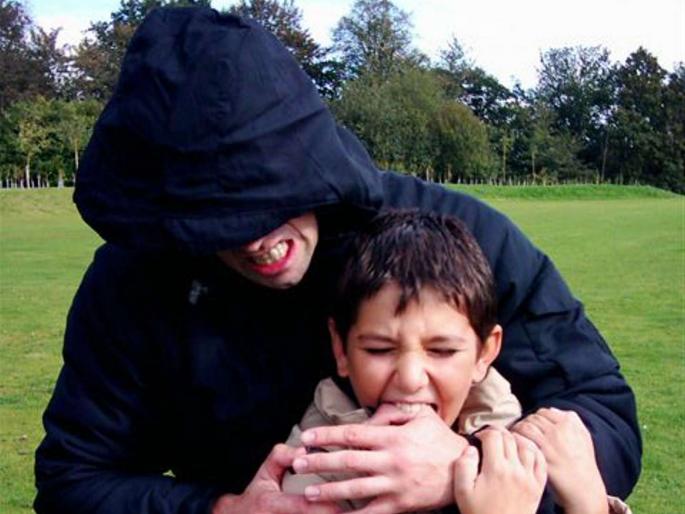 Shocking...Police forego the child Kidnapper? people again Caught him | बालकाला पळविणाऱ्या परप्रांतियास पोलीसांनी सोडले? Shocking...Police forego the child Kidnapper? people again Caught him | बालकाला पळविणाऱ्या परप्रांतियास पोलीसांनी सोडले?