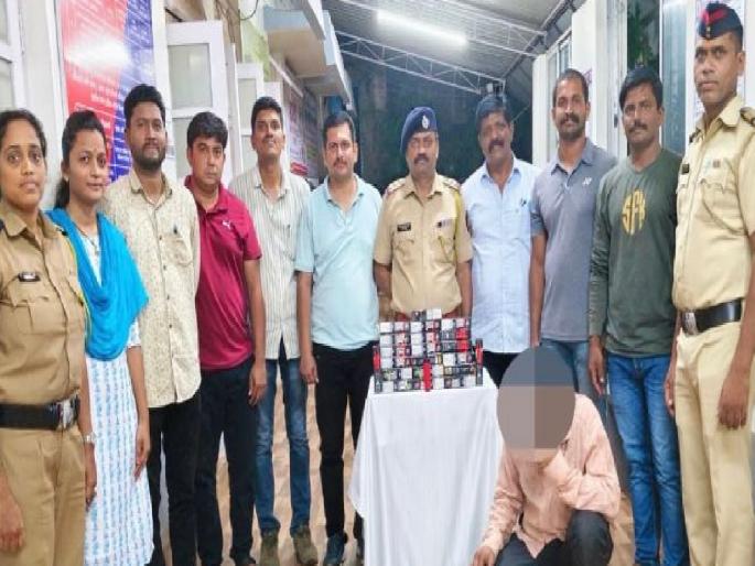 Police raid on e cigarette sale in Ratnagiri one arrested | रत्नागिरीत ई-सिगारेट विक्रीवर पोलिसांचा छापा; एकाला अटक Police raid on e cigarette sale in Ratnagiri one arrested | रत्नागिरीत ई-सिगारेट विक्रीवर पोलिसांचा छापा; एकाला अटक