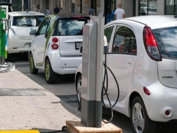 Don't take out a loan to rent a taxi! | कर्ज काढून भाड्याने देण्यासाठी टॅक्सी घेऊ नका! आम्हाला कशी परवडणार टॅक्सी चालवणे? Don't take out a loan to rent a taxi! | कर्ज काढून भाड्याने देण्यासाठी टॅक्सी घेऊ नका! आम्हाला कशी परवडणार टॅक्सी चालवणे?