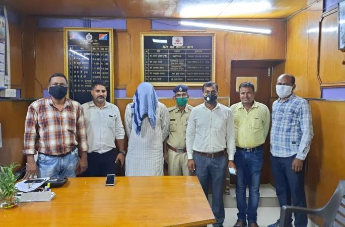 Infiltration of brokers and anti-social elements as trains grow | रेल्वेगाड्या वाढताना दलाल अन् असामाजिक तत्त्वांचा शिरकाव Infiltration of brokers and anti-social elements as trains grow | रेल्वेगाड्या वाढताना दलाल अन् असामाजिक तत्त्वांचा शिरकाव