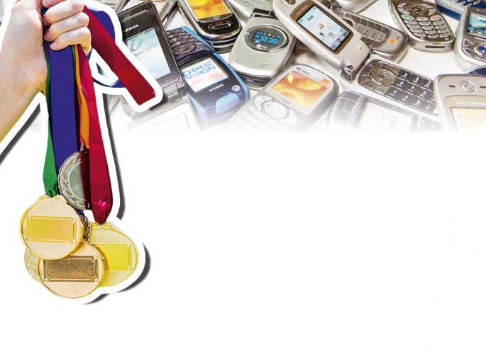 japan e-waste-goal-for-making-Tokyo-2020-Olympics-medals | जपान मोबाईलच्या कचऱ्यातून बनवतोय सोन्या -चांदीचे ऑलिम्पिक मेडल्स japan e-waste-goal-for-making-Tokyo-2020-Olympics-medals | जपान मोबाईलच्या कचऱ्यातून बनवतोय सोन्या -चांदीचे ऑलिम्पिक मेडल्स