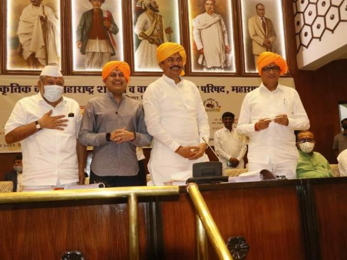 Deshmukh announces honorarium of Rs 5 thousand to warkari of | अडचणीतील वारकऱ्यांना महिन्याला 5 हजारांचं मानधन, देशमुख यांची मोठी घोषणा Deshmukh announces honorarium of Rs 5 thousand to warkari of | अडचणीतील वारकऱ्यांना महिन्याला 5 हजारांचं मानधन, देशमुख यांची मोठी घोषणा