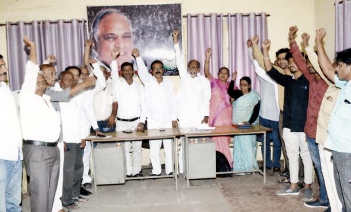 Ajit Pawar condemned by NCP in Wardha district | अजित पवारांचा वर्धा जिल्हा राष्ट्रवादीने केला जाहीर निषेध Ajit Pawar condemned by NCP in Wardha district | अजित पवारांचा वर्धा जिल्हा राष्ट्रवादीने केला जाहीर निषेध