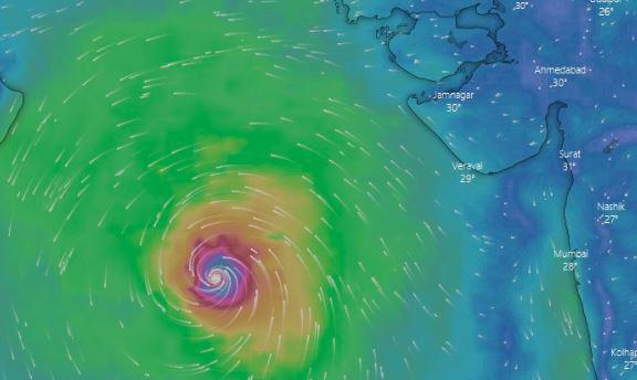  Hurricane crisis over the district for three days | तीन दिवस जिल्ह्यावर चक्रीवादळाचे संकट