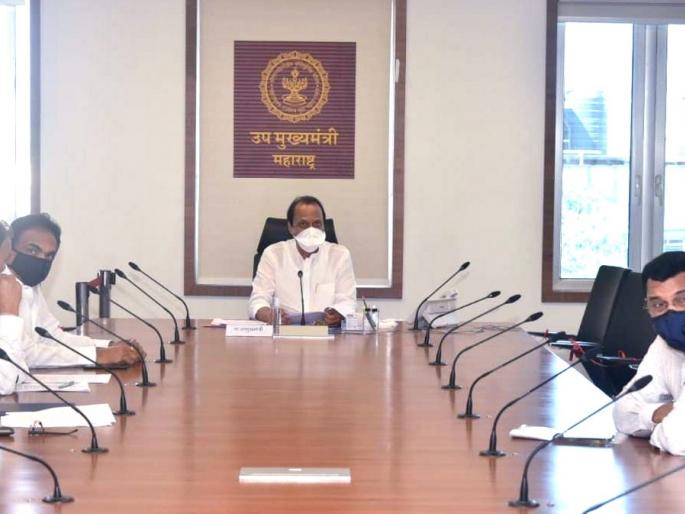 Your performance starts out pretty useless; Ajit Pawar lashed out at the District Collector of Solapur | तुमची कामगिरी एकदम बेकार सुरू; अजित पवार सोलापूरच्या जिल्हाधिकाऱ्यांवर भडकले