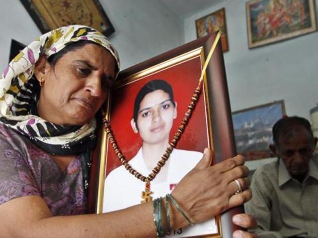 Preity Rathi's death sentence is canceled by the High Court | प्रीती राठीच्या खुन्याची फाशी हायकोर्टाकडून अपिलात रद्द Preity Rathi's death sentence is canceled by the High Court | प्रीती राठीच्या खुन्याची फाशी हायकोर्टाकडून अपिलात रद्द