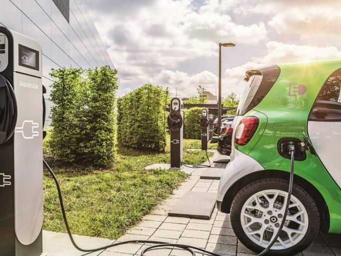 electric vehicles oweners dont worry HP to set up charging stations at petrol pumps | Electric vehicle: आता ईलेक्ट्रीक वाहने बिनधास्त घ्या! HP पेट्रोलपंपांवर उभारणार चार्जिंग स्टेशन electric vehicles oweners dont worry HP to set up charging stations at petrol pumps | Electric vehicle: आता ईलेक्ट्रीक वाहने बिनधास्त घ्या! HP पेट्रोलपंपांवर उभारणार चार्जिंग स्टेशन