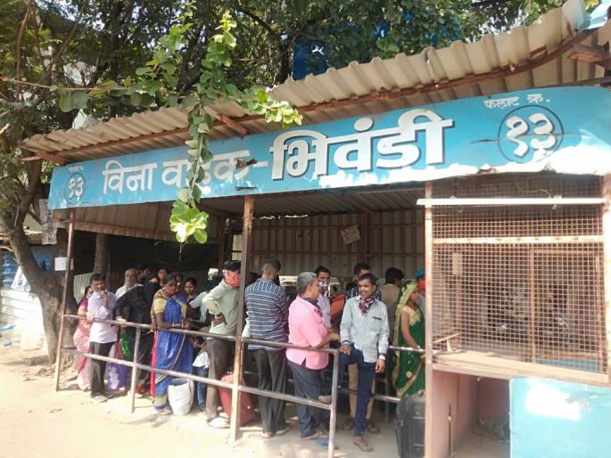 Strike continues ... Police security at Kalyan bus depot, condition of passengers continues | संप सुरूच... कल्याण बस डेपोत पोलीस बंदोबस्त, प्रवाशांचे हाल सुरुच Strike continues ... Police security at Kalyan bus depot, condition of passengers continues | संप सुरूच... कल्याण बस डेपोत पोलीस बंदोबस्त, प्रवाशांचे हाल सुरुच