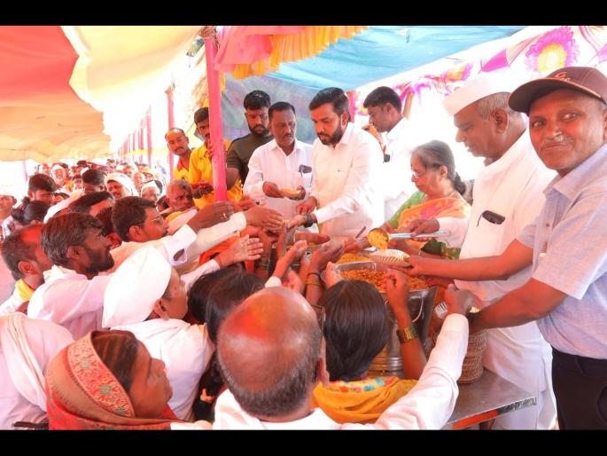 Devotees will get khichdi of rice on Dashami and Dwadashi and Shabudana khichdi on Ekadashi. | भाविकांना दशमी - द्वादशीस तांदळाची खिचडी, एकादशीला शाबुदाण्याची खिचडी वाटणार Devotees will get khichdi of rice on Dashami and Dwadashi and Shabudana khichdi on Ekadashi. | भाविकांना दशमी - द्वादशीस तांदळाची खिचडी, एकादशीला शाबुदाण्याची खिचडी वाटणार