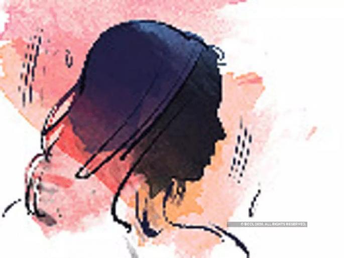 Sexual abuse of a woman who does not repay the money; Crime of coercion against three | पैशांची परतफेड न करणाऱ्या महिलेवर लैंगिक अत्याचार, तिघांवर बळजबरीचा गुन्हा Sexual abuse of a woman who does not repay the money; Crime of coercion against three | पैशांची परतफेड न करणाऱ्या महिलेवर लैंगिक अत्याचार, तिघांवर बळजबरीचा गुन्हा